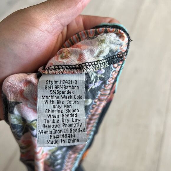 Johnny Was Zooey Favorite Border V Neck Teesize S - Picture 6 of 7